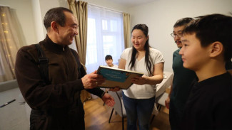 Глава Якутии ознакомился с условиями арендного жилья для специалистов