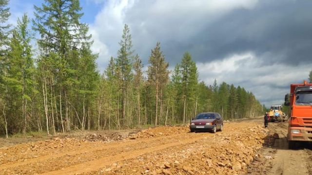 Временное ограничение для большегрузов ввели на дороге "Мухтуя" в Ленском и Мирнинском районе
