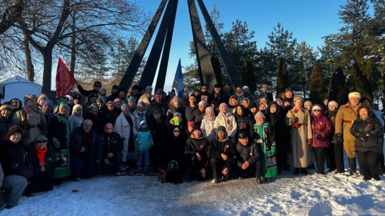 Делегация из Якутии почтила память воинов-якутян в Новгородской области