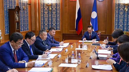 Глава Якутии провёл заседание президиума оперштаба по обеспечению экономического развития региона