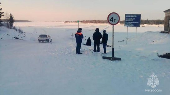 Две ледовые переправы открыты в Намском и Сунтарском районах Якутии