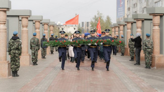 В Якутске возложили цветы в память об окончании Второй мировой войны