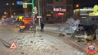 В Якутске произошло столкновение кроссовера с КамАЗом