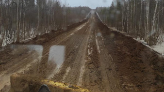Дорожники Мирнинского района ликвидируют колейность на проблемных участках автодороги "Мухтуя"