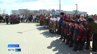 Дьокуускай Кыайыы пааркатыгар оҕо байыаннай параада буолла